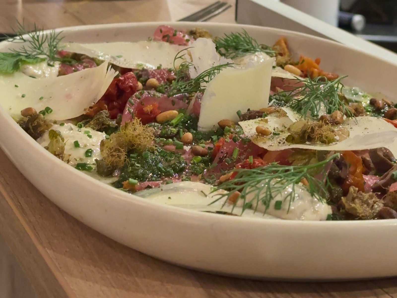 Carpaccio de bœuf à volonté servi chez ABBA à Pérols, près de Montpellier